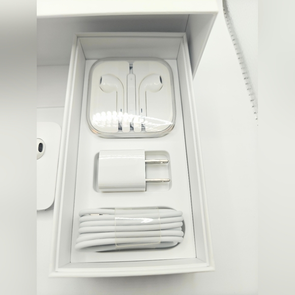 Apple iPhone 6s 32 GB Empty Box, With A Charger A Cable & Headphones NO Phone - Picture 2 of 8